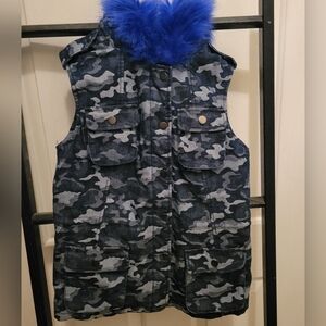 NWOT-Girls Denim Camo Vest w/Faux Fur